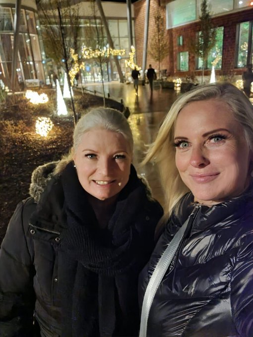 Na habt ihr auch schon das 1. T&uuml;rchen an eurem Adventskalender ge&ouml;ffnet und lust mit uns auf dem Weihnachtsmarkt<a href="/tag/actress"class="tags"><span>#actress</span></a><a href="/tag/blonde"class="tags"><span>#blonde</span></a><a href="/tag/casting"class="tags"><span>#casting</span></a><a href="/tag/milf"class="tags"><span>#milf</span></a><a href="/tag/contentcreator"class="tags"><span>#contentcreator</span></a>
