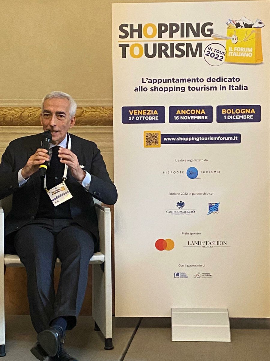 confturismo_it's tweet photo. #shoppingtourismForum 2022 adesso a #Bologna. Interviene il Presidente di #ConfcommercioBologna #EnricoPostacchini @confcommercio @RisposteTurismo @fipeconf @FederModaItalia https://t.co/X6LCrRtJdp