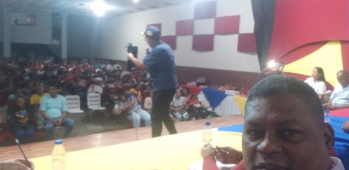 omareojeda's tweet photo. Desde los Municipios Independencia y Paz Castillo del estado Miranda, en Asamblea con voceros de calle, productores Alcaldes juntos al estado mayor Agroalimentario, afinando detalles para Avanzar en distintas tareas, una de ellas la Conformación la Comisión Nacional de Tierras https://t.co/UGwzggIncL
