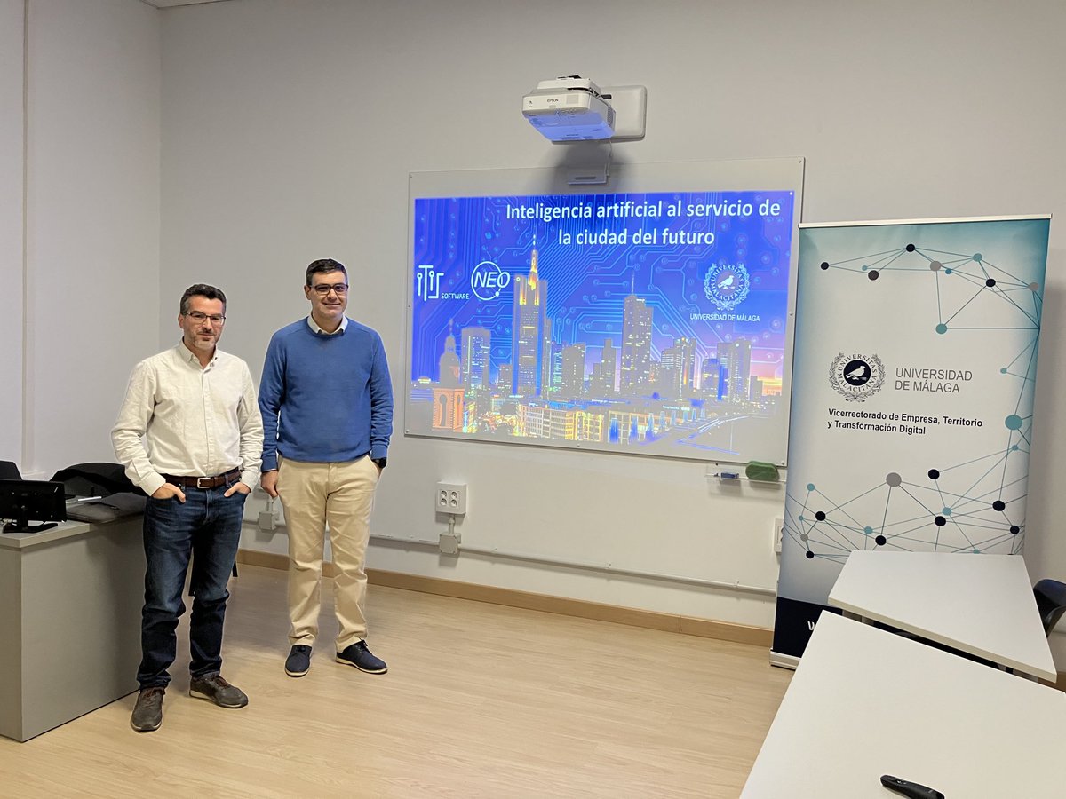 Comenzamos la presentación sobre la IA para la ciudad del futuro en la sala de grados C de la ⁦<a href="/InformaticaUMA/">ETSI Informática UMA</a>⁩ ⁦<a href="/itis_uma/">ITIS UMA</a>⁩ ⁦<a href="/mWeek_MWC/">Mobile Week</a>⁩