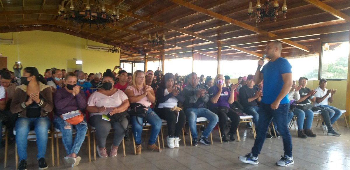 omareojeda's tweet photo. Desde los Municipios Independencia y Paz Castillo del estado Miranda, en Asamblea con voceros de calle, productores Alcaldes juntos al estado mayor Agroalimentario, afinando detalles para Avanzar en distintas tareas, una de ellas la Conformación la Comisión Nacional de Tierras https://t.co/UGwzggIncL