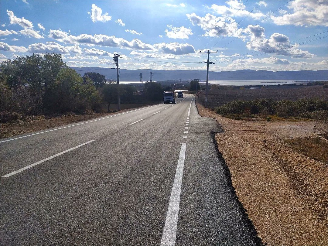Gölyazı yolunun yaklaşık 4 km lik kısmı, Bursa Valiliğinin finansal desteğiyle Bursa Büyükşehir Belediyesi tarafından BSK yapılmıştır.

Hayırlı olsun.