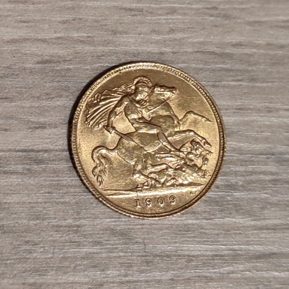 Photo doesn't do it justice! Half sovereign found in our carnival collection. What a find🤩