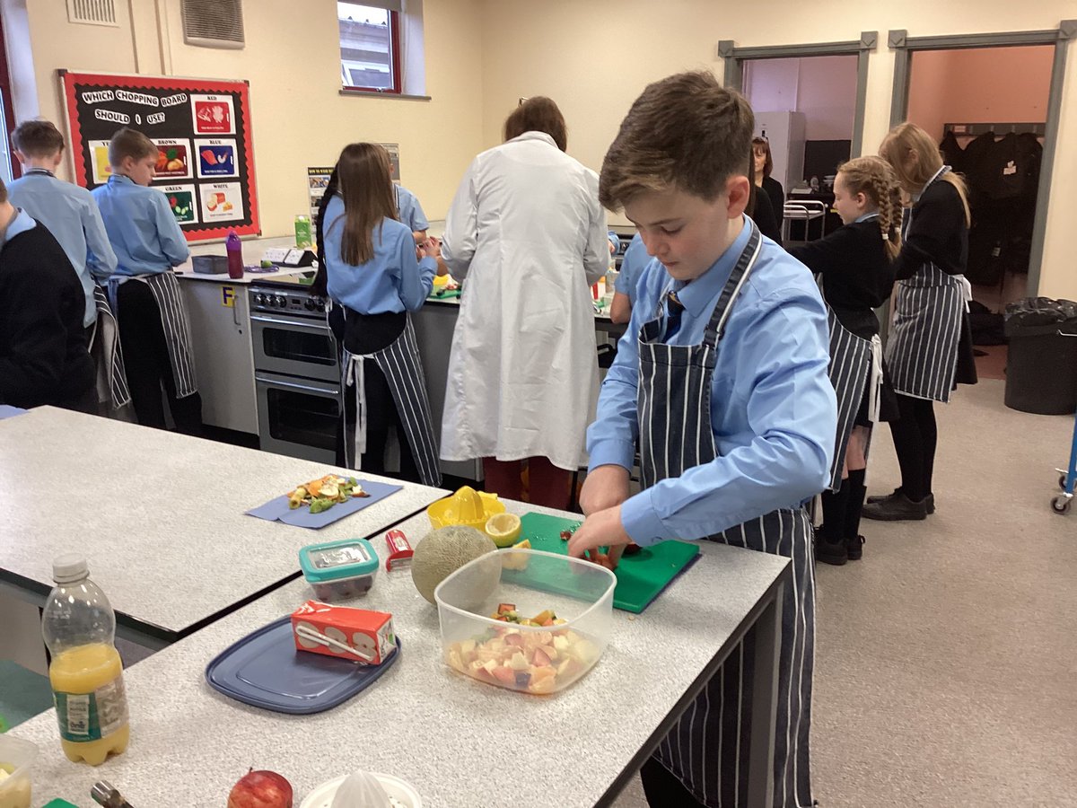 MrBSLane's tweet photo. Y7 demonstrating the knife skills they have developed to prepare yummy fruit salads in Mrs Hurns nutrition class yesterday. Very impressed that learners could explain why browning on cut fruit occurs and how to prevent it. 🍓🍎🍊🍋🍌😋@BassalegSchool1 @MissKGreentree #futurechefs https://t.co/qCPKUJN23m