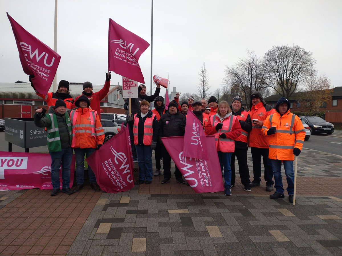 CWUnews's tweet photo. Salford DO support 👊 #StandByYourPost https://t.co/IOtZzo7N4i