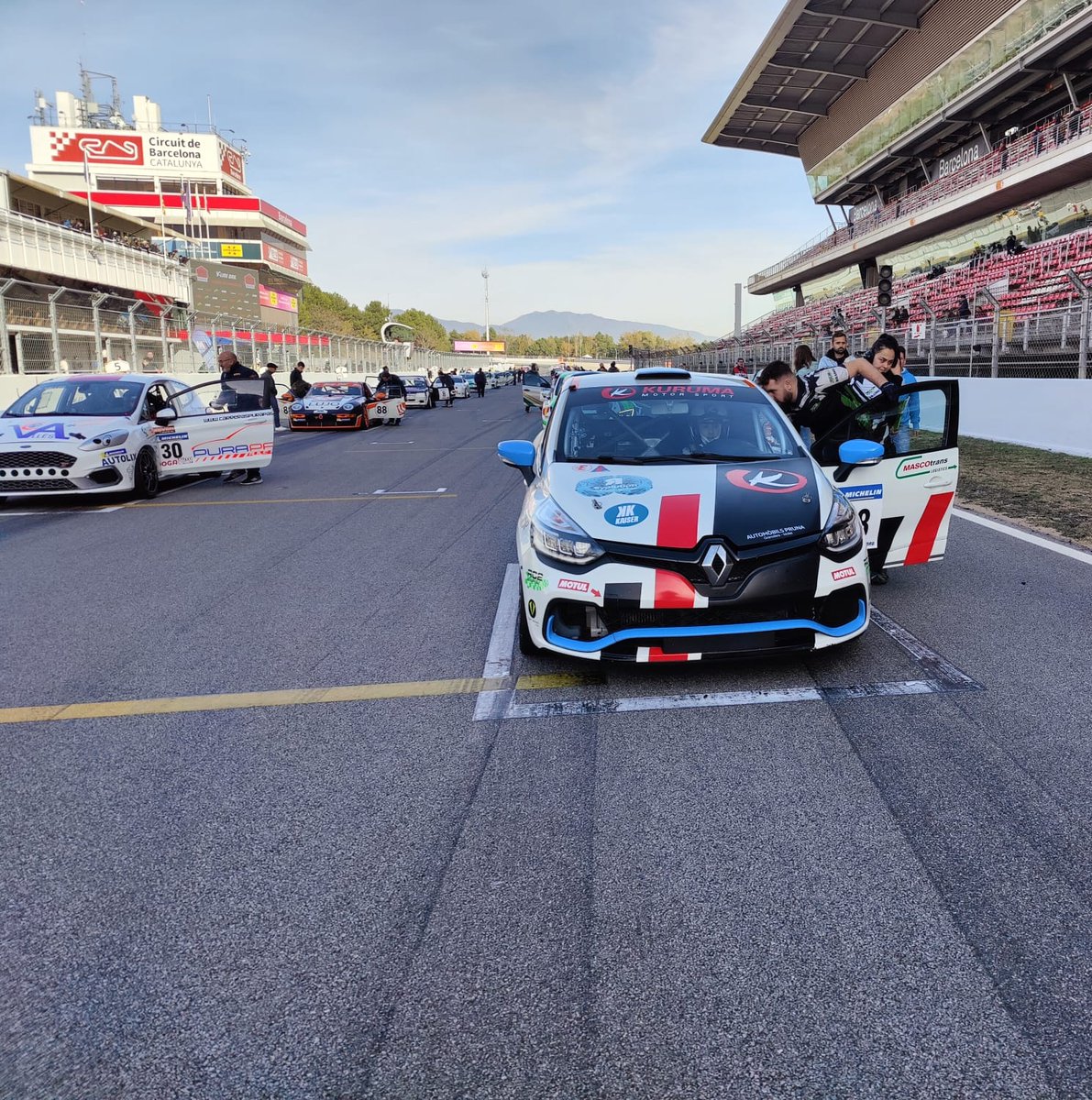 KurumaMsport's tweet image. 🔴 SUBCAMPEONES DE CATALUÑA🔴

Seguimos de celebración del espectacular fin de semana que vivimos en el @Circuitcat_cat 

Felicidades a nuestros pilotos @Fritangation y @KurumaMSport18 🏎️🏎️🏎️

Y muchas gracias a nuestros patrocinadores por hacer el sueño posible❤️

#GoKuruma🔥🔥