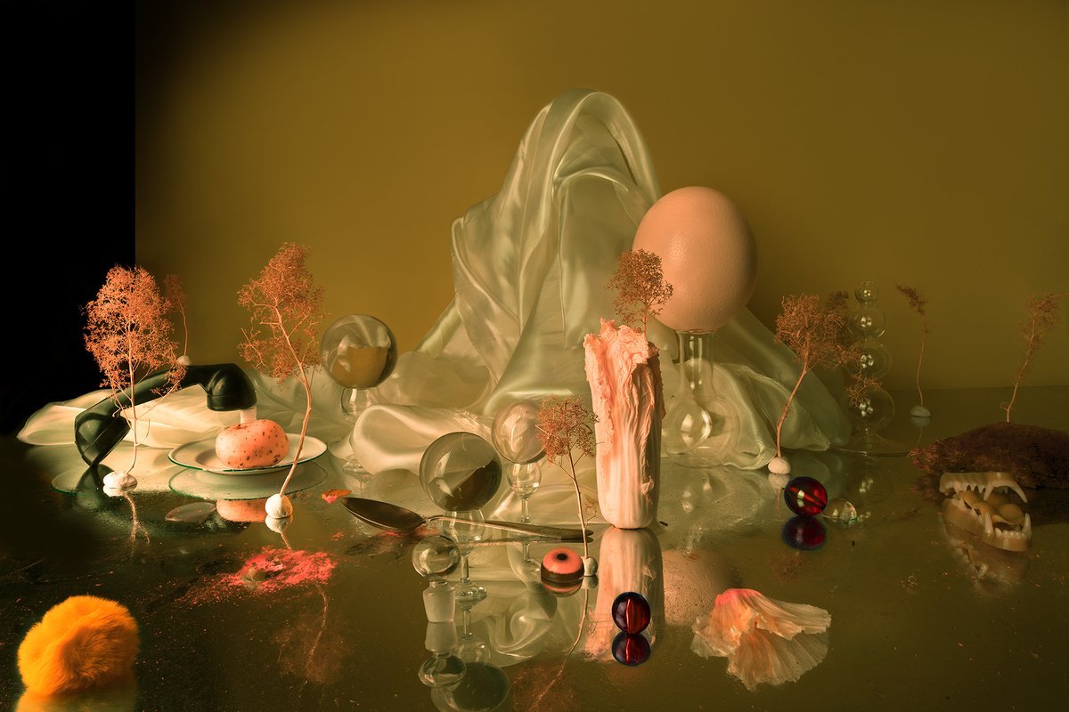 Kom je eigen #stilleven maken tijdens de #workshop van <a href="/louisetepoele/">louise te poele</a> op 17 december in museum Villa Mondriaan!

Meer informatie: villamondriaan.nl/activiteiten/d…. 

𝘓𝘰𝘶𝘪𝘴𝘦 𝘵𝘦 𝘗𝘰𝘦𝘭𝘦, 𝘊𝘢𝘭𝘭𝘪𝘯𝘨 𝘵𝘩𝘦 𝘱𝘰𝘵𝘢𝘵𝘰 𝘸𝘪𝘵𝘩 𝘢 𝘭𝘪𝘵𝘵𝘭𝘦 𝘣𝘪𝘵 𝘰𝘧 𝘴𝘶𝘨𝘢𝘳 (𝟸𝟶𝟸𝟸)