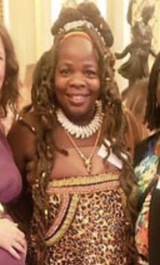 Pollenny1's tweet image. Unless this is the national dress of Hackney Lady Hussey was presuming that ngozi was proud of her ancestry and asked about it! #supportladyhussey