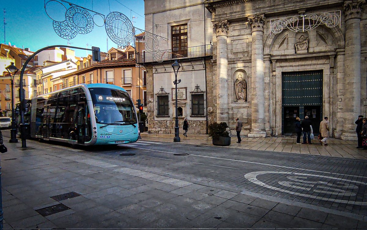 PucelaPropone's tweet photo. El nuevo bus de @AuvasaVLL Irizar ie tram https://t.co/ED9qkDPzku