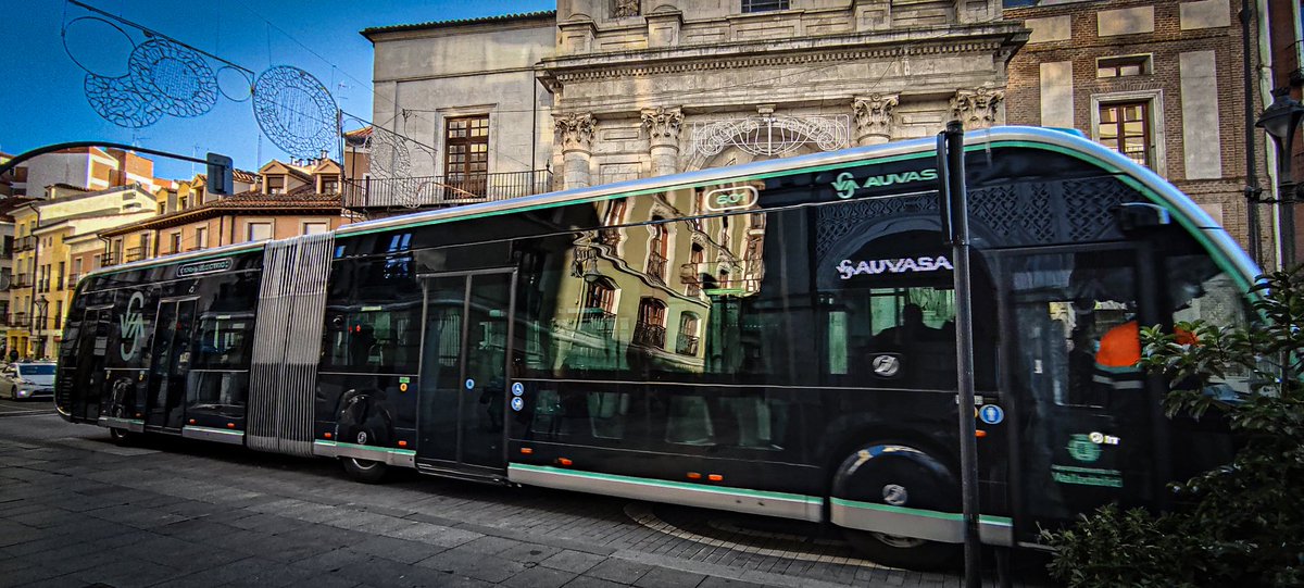 PucelaPropone's tweet photo. El nuevo bus de @AuvasaVLL Irizar ie tram https://t.co/ED9qkDPzku