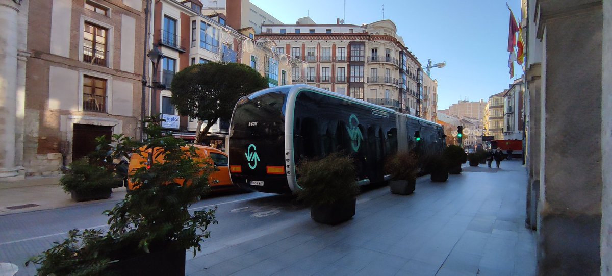 El nuevo bus de <a href="/AuvasaVLL/">AUVASA</a> Irizar ie tram