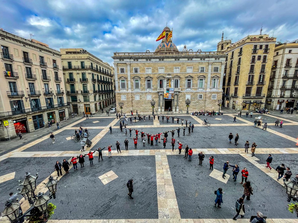 Des del <a href="/Comite1desembre/">Comitè 1r Desembre</a> fem el tradicional Llaç humà del Dia Mundial de la Sida.

"Sí no volem perpetuar l'estigma, desfent l'estigma!"

"Acabar amb l'estigma de les persones amb VIH és una responsabilitat comuna!"

#DiaMundialdelaSida2022
#DMS2022