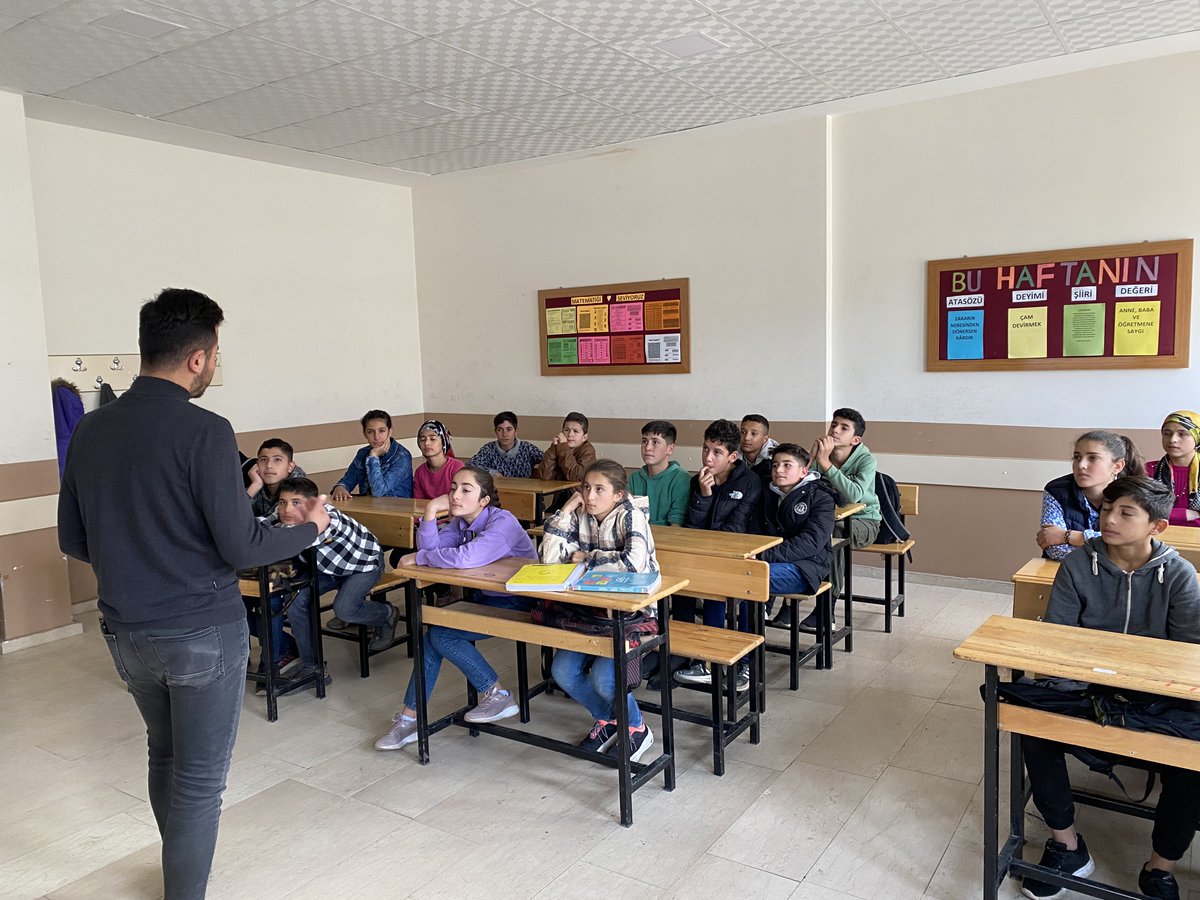 azikliioo's tweet photo. 8. Sınıf öğrencilerimize LGS sürecinde rehberlik çalışmaları yapmaya devam ediyoruz. Sınav sistemi, sınava hazırlık süreci ve verimli ders çalışma üzerine hatırlatmalarımızı yaptık. https://t.co/FDlC0etSj2