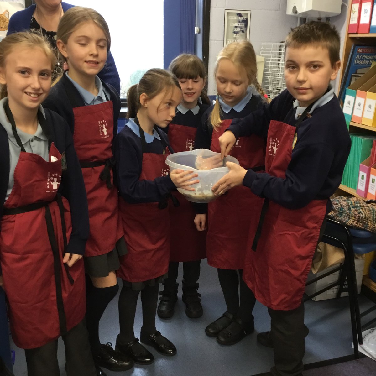 Foxes are preparing some fudge to sell at the school Christmas Fayre tomorrow. We hope to see you there!