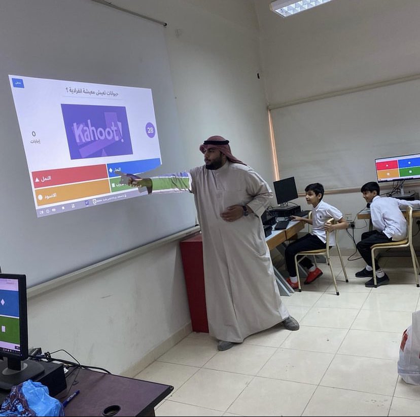 zain7mod's tweet image. درس ومراجعة نموذجية لطلبة الصف السادس من إعدادي اليوم بأستخدام تطبيق Kahoot! 💜
حضور المدراء المساعدين والزملاء المعلمين 
"يوم سيبقى بالذاكرة 🤍"