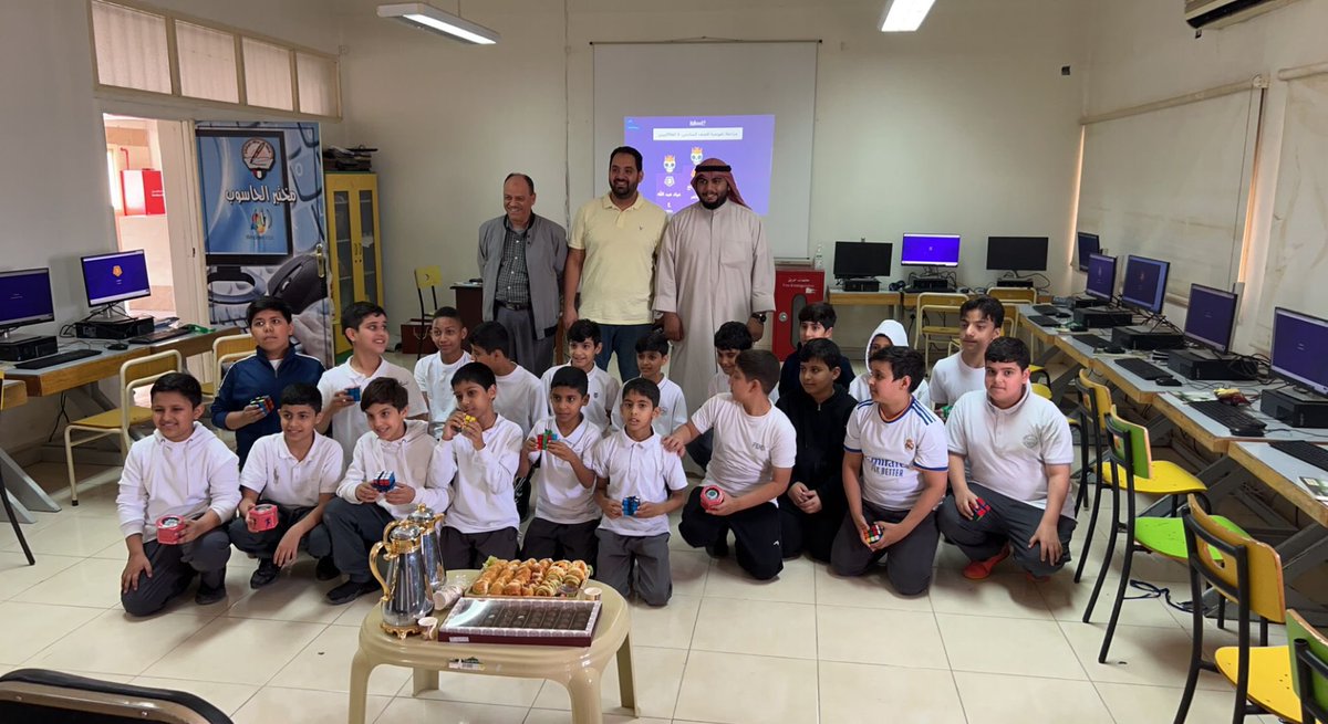 zain7mod's tweet image. درس ومراجعة نموذجية لطلبة الصف السادس من إعدادي اليوم بأستخدام تطبيق Kahoot! 💜
حضور المدراء المساعدين والزملاء المعلمين 
"يوم سيبقى بالذاكرة 🤍"