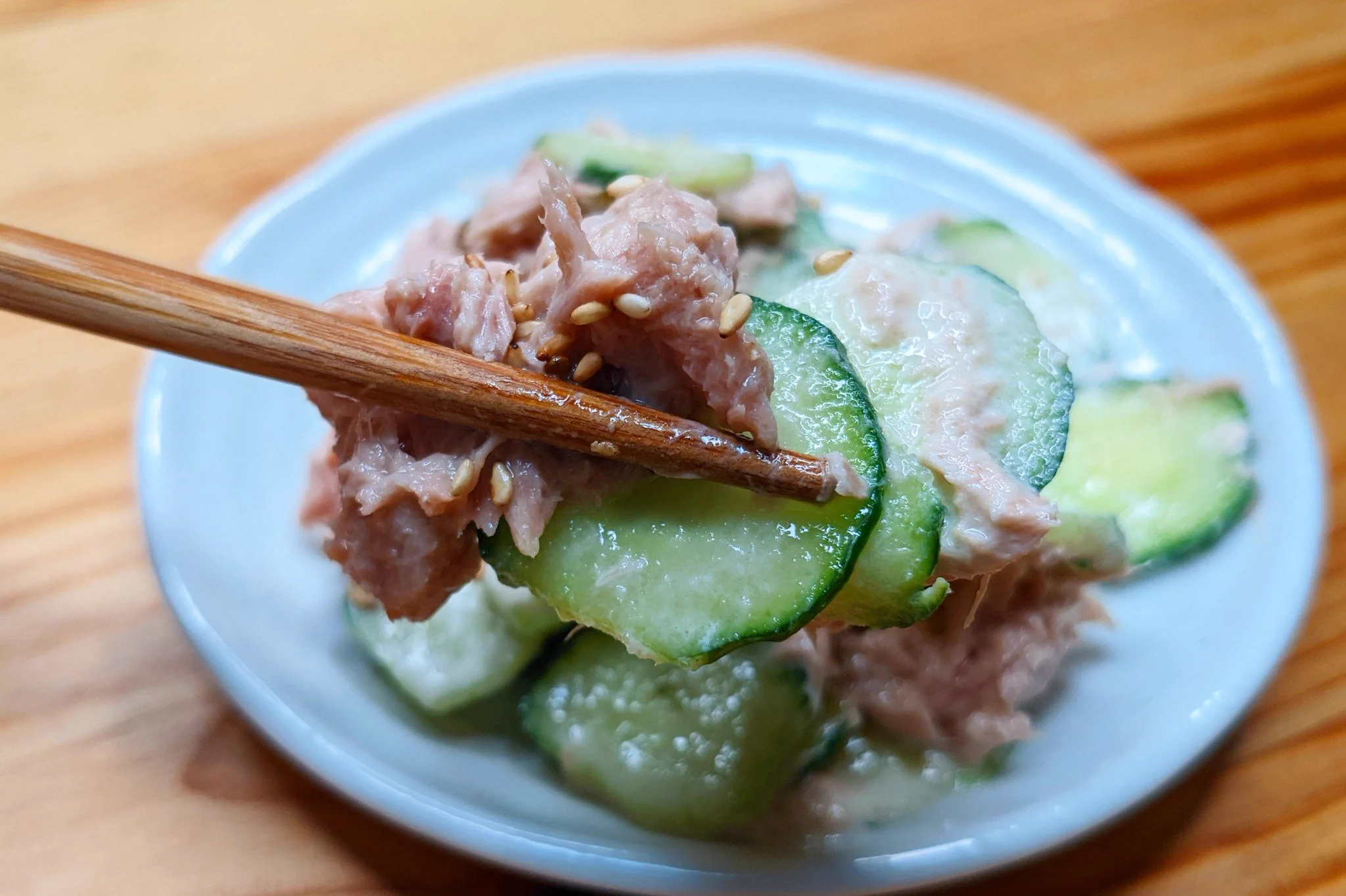 あと一品にぴったり！簡単美味しい「ツナマヨ鶏ガラきゅうり」。