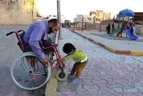 WHA________'s tweet photo. جب دھرتی کروٹ بدلے گی۔ 
جب قید سے قیدی چھوٹیں گے
جب پاپ گھروندے پھوٹیں گے۔
جب ظلم کے بندھن پھوٹیں گے۔ 
اس صبح کو ہم ہی لائیں گے ۔ 
وہ صبح ہمیں سے آئے گی۔ 
منحوس سماجی ڈھانچوں میں جب ظلم نہ پالے جائیں گے ۔ 
جب ہاتھ نہ باندھے جائیں گے 
جب سر نہ اچھالے جائیں گے ۔
 #WHA https://t.co/bAW28ftQpS