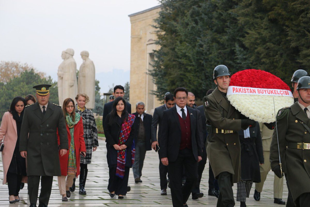 Ambassador of Pakistan to Turkiye Dr. Yousaf Junaid visited the mausoleum of Mustafa Kemal Ataturk today to pay respect &amp; tribute to the great statesman,reformer &amp; founder of Turkiye‼️

The ambassador presented his letter of credentials to President Recep Tayyip Erdogan yesterday