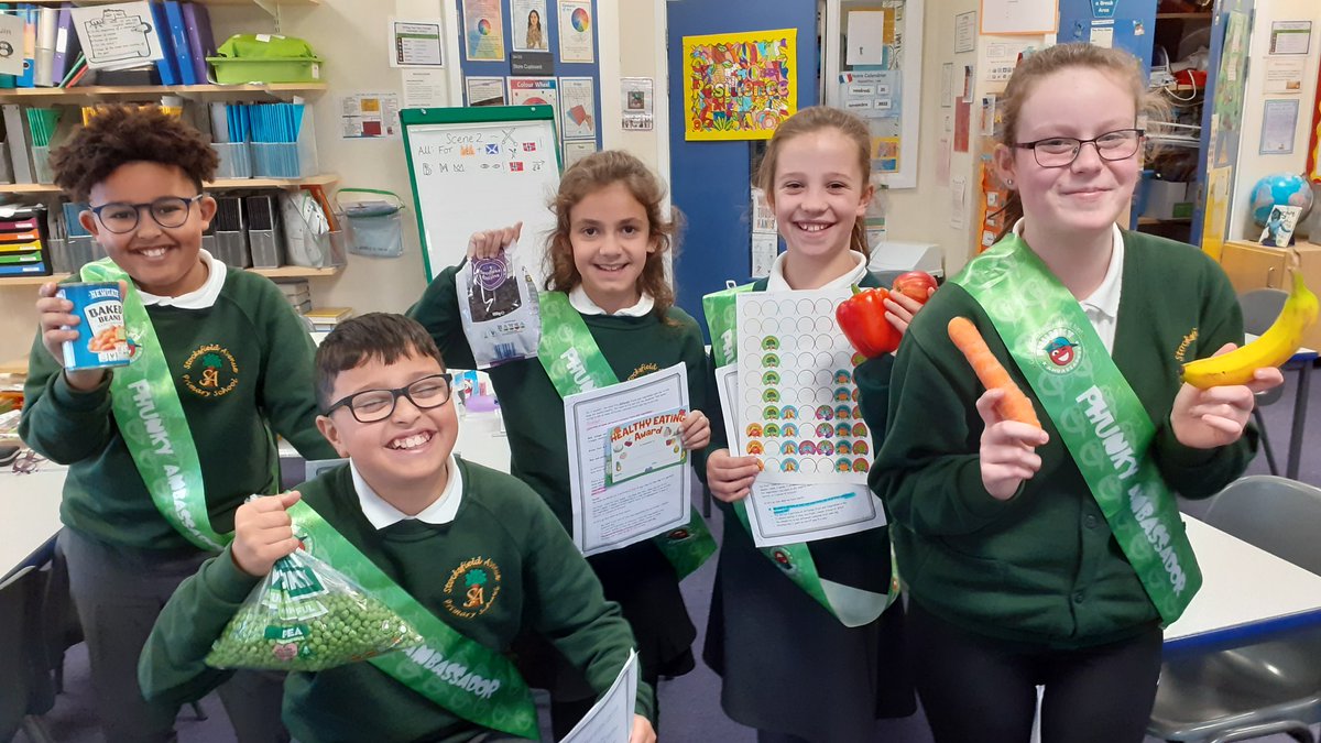 phunkytyneside's tweet photo. I love working with these fantastic PhunkyAmbassadors @StocksfieldAve! Here they are ready to share the Strive for 5 message and launch a certificate/sticker scheme with Year 2! 😀 #PhunkyFoods #InspiringHealthyKids #InspiringHealthyFutures https://t.co/VXF8V3nSwD