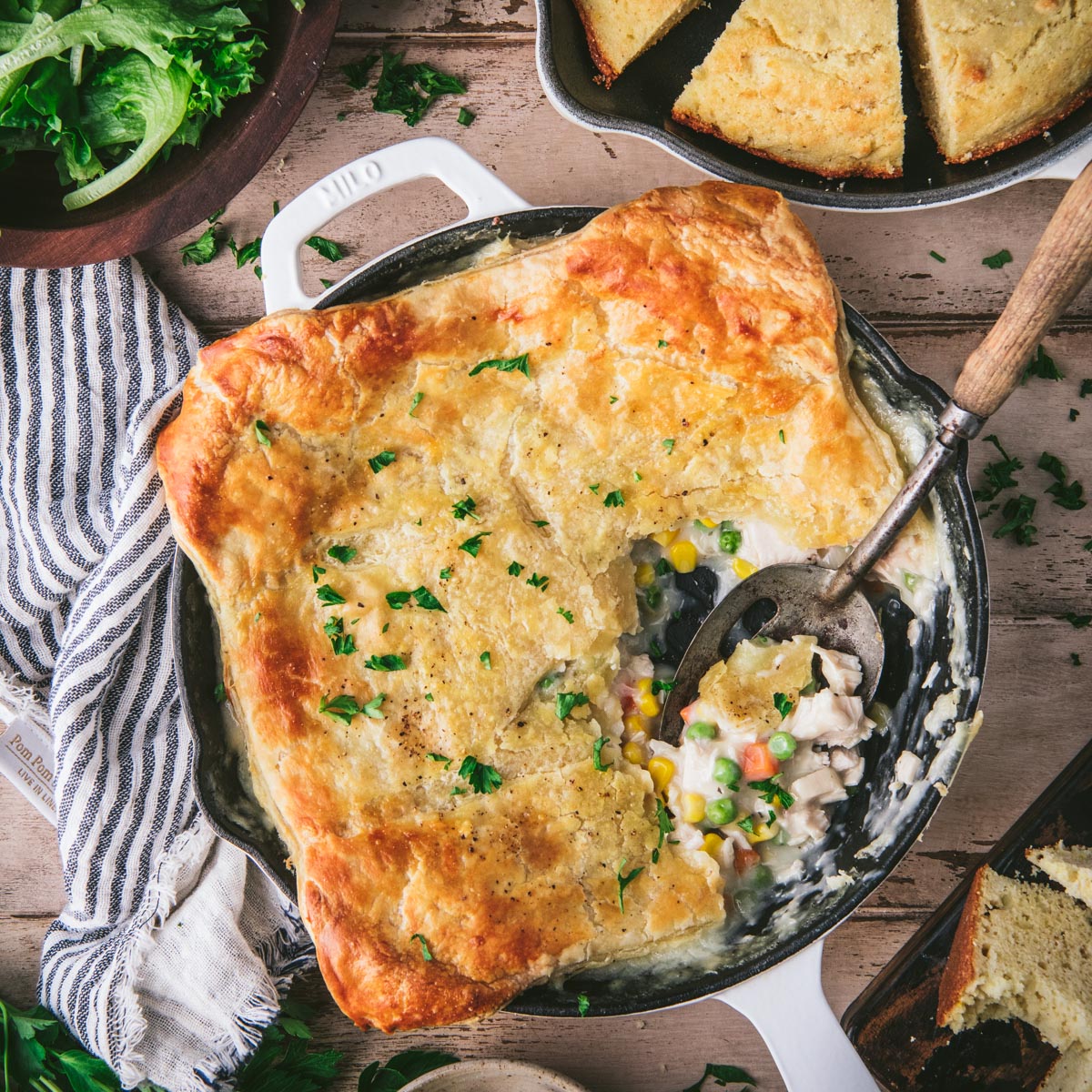 This old-fashioned CHICKEN POT PIE WITH PUFF PASTRY has a flaky, golden brown crust and a creamy #chicken and vegetable filling.

>> theseasonedmom.com/chicken-pot-pi…

#dinner #dinnertime #dinnerideas #easyrecipes #recipe #recipes #farmhouse #foodblog #foodblogger #recipeblog