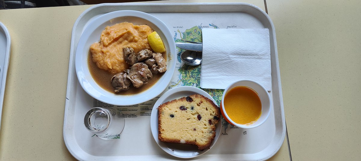 AymardLp's tweet photo. Menu spécial Thanksgiving à la cantine du Lycée préparé par notre cuisinier avec la collaboration de la professeur d'anglais! https://t.co/jfuqOyAWw6