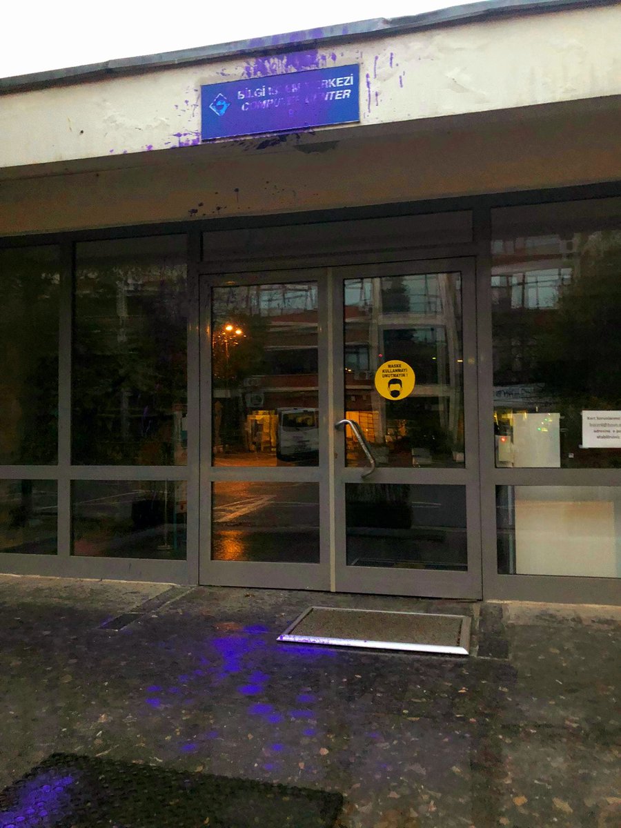 feministkolektf's tweet photo. Boğaziçi Üniversitesi Kayyum İşe Alım Şartları:

☑️ Cinsiyetçi olmak

Kadın düşmanı kayyum varsa mor boya var, feminist isyan var! https://t.co/vAVHKbgjqJ