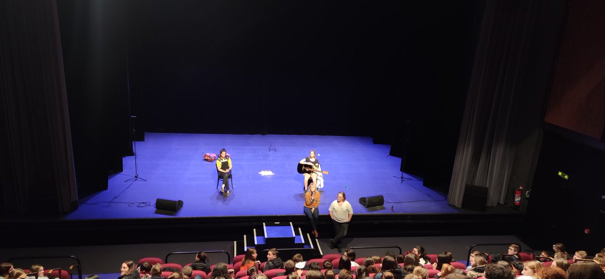 Première représentation aujourd'hui de "Fa sol la sida", notre spectacle musical <a href="/theatricite/">ThéâtriCité</a> sur le VIH et le Sida, en présence de nombreux lycéens ! Suivi d'un échange avec des infirmières. On rejoue ce soir à Dijon! #JourneeMondialeSida #journeemondialedeluttecontrelesida
