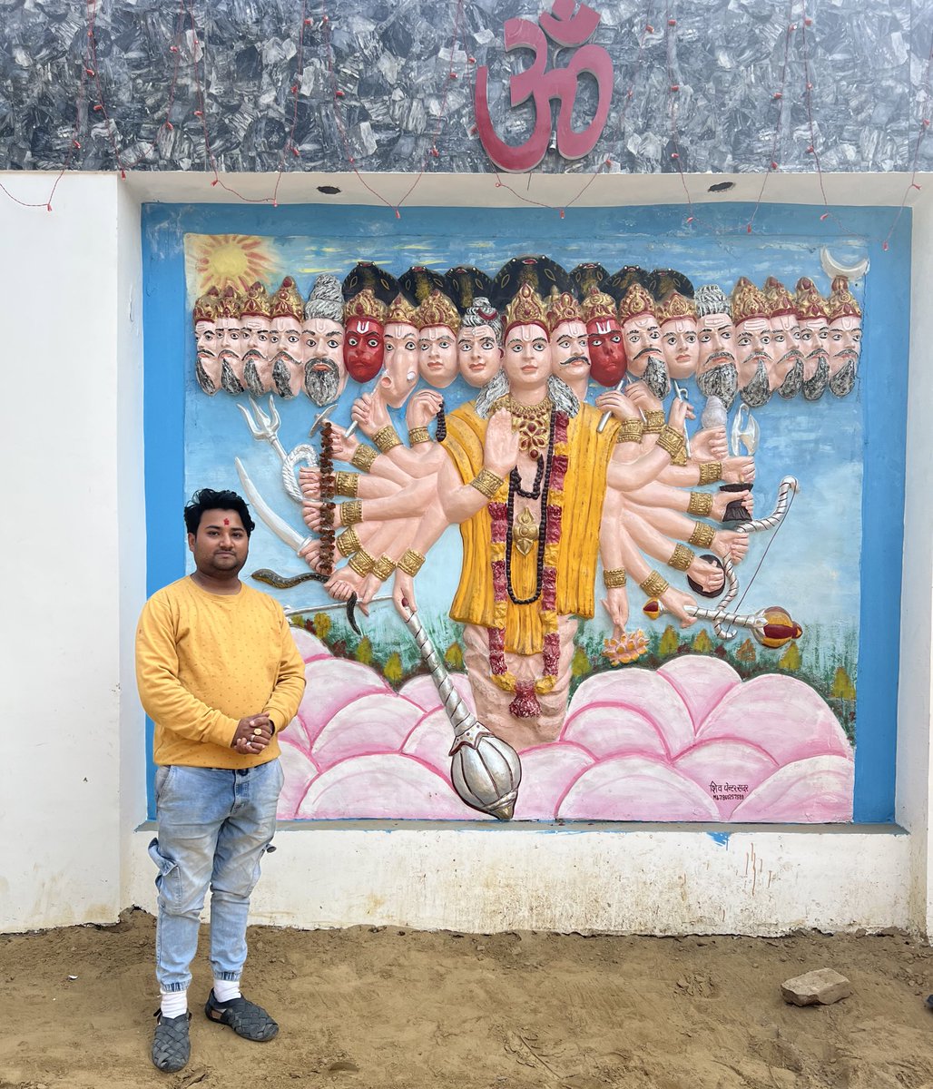 kamalagney's tweet photo. अहोभाग्य! कल कुरुक्षेत्र में सनातन धर्म के सर्वोच्च शिखर जगन्नाथ धाम बिहारी, गोवर्धन पीठ के पूज्यपाद शंकराचार्य गुरुदेव श्री निश्छलानन्द जी महाराज के सम्मुख काव्यपाठ किया, सभी भक्तों का मेरी कविता के साथ-साथ पंक्तियों का जयघोष अब तक कर्ण को आनन्द दे रहा है⛳️
#kamalagney #travel https://t.co/1Q3zEodinn