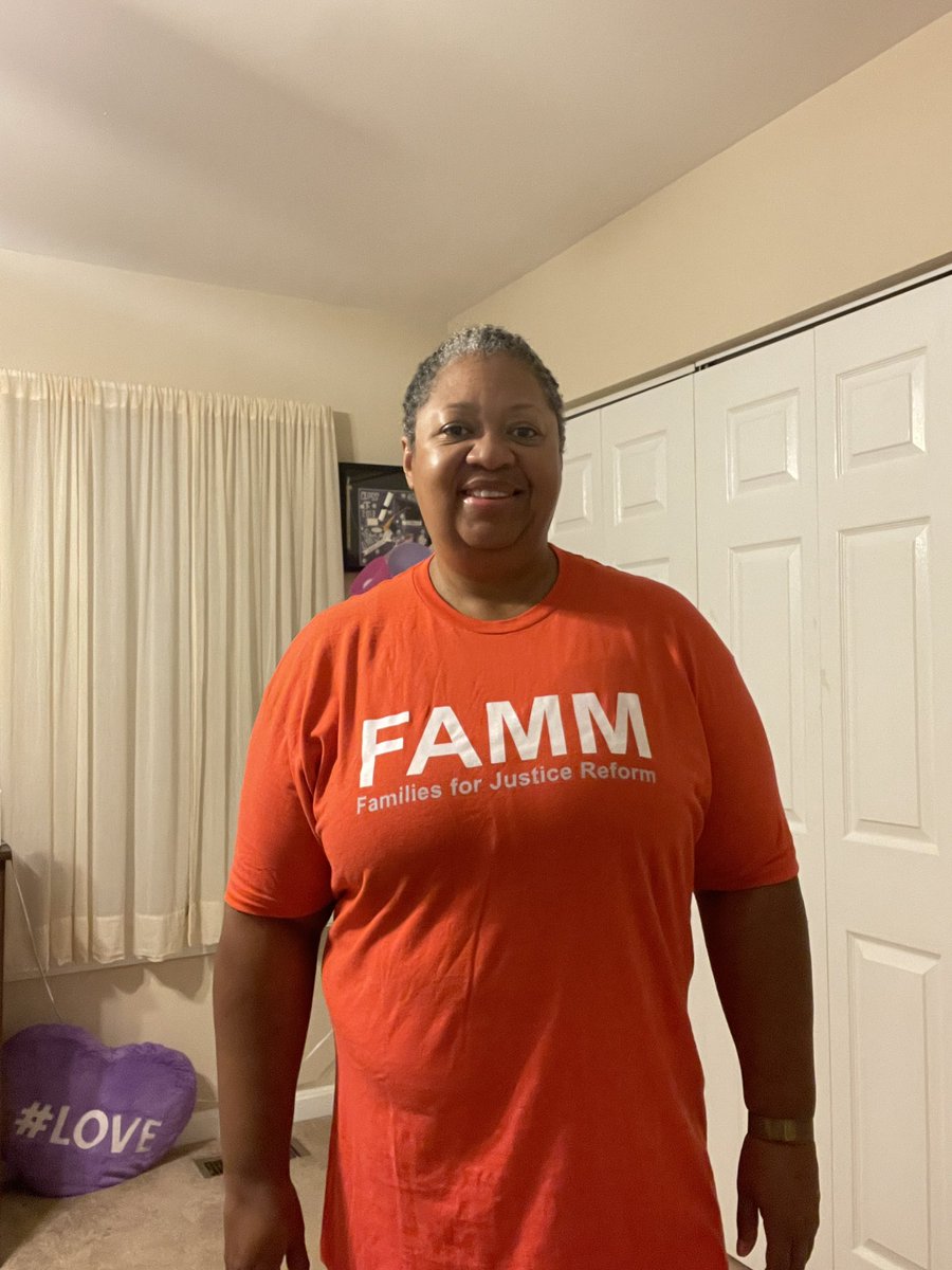 Nu2You2's tweet photo. Still repping #Giving2022. I’m excited to rep @FAMMFoundation especially since #JerryJames is serving time for egregious mandatory minimums in Va. Don’t let giving be one day. @nolefturnsinc @SecondLookDC @HumanizationPro @innocence The work continues so should donations. https://t.co/Jv9ZDf1nqS