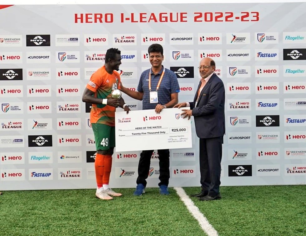 Hero I-League (@ileagueofficial) on Twitter photo 🏅 Winning captain Awal Mohammed is presented the Hero of the Match Award by <a href="/coachshabbir/">Shabbir Ali</a>, former India Captain and GP Palguna, Secretary, Telangana Football Association 👏
#SDECMDSP ⚔️ #HeroILeague 🏆 #TogetherWeRise 🤝 #IndianFootball ⚽ 🏅 Winning captain Awal Mohammed is presented the Hero of the Match Award by <a href="/coachshabbir/">Shabbir Ali</a>, former India Captain and GP Palguna, Secretary, Telangana Football Association 👏
#SDECMDSP ⚔️ #HeroILeague 🏆 #TogetherWeRise 🤝 #IndianFootball ⚽