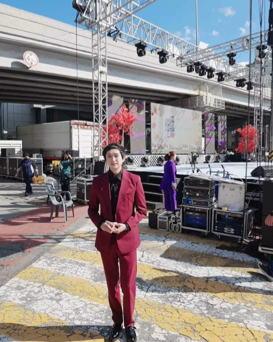wonkuk09's tweet photo. 앞머리
내가자르다 다파먹음🤪🤪
본업:베짱이/취미:가수 
가을취미활동끝 TV tbroad
오사카.교토.나고야로 
本業:キリギリス/趣味:歌手 
秋の趣味活動終わり~~
大阪、京都、名古屋に行きます
#서울 #동대문 #박원국 #wonkuk #kuk #공연 #행사 #公演 #live #放送 #スーツ  #靴 
#burberry #クック #グク https://t.co/7Nd6g0j5bX