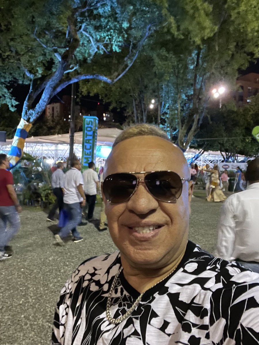 lakallesalsa's tweet photo. Feliz Diciembre mi gente linda ! https://t.co/sS6yDVSfRK