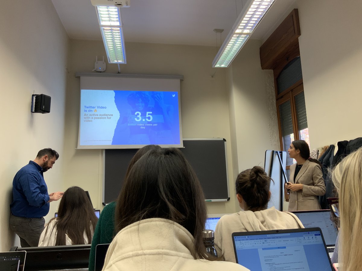 samsaraa_3's tweet photo. Oggi durante una lezione di Social Media Marketing con il professore @mazzanti abbiamo il piacere di incontrare @Giordanartibani di #TwitterItaly
#ImpariamoTwitter #comunicazionedigitale https://t.co/W0ySMZ6HgY