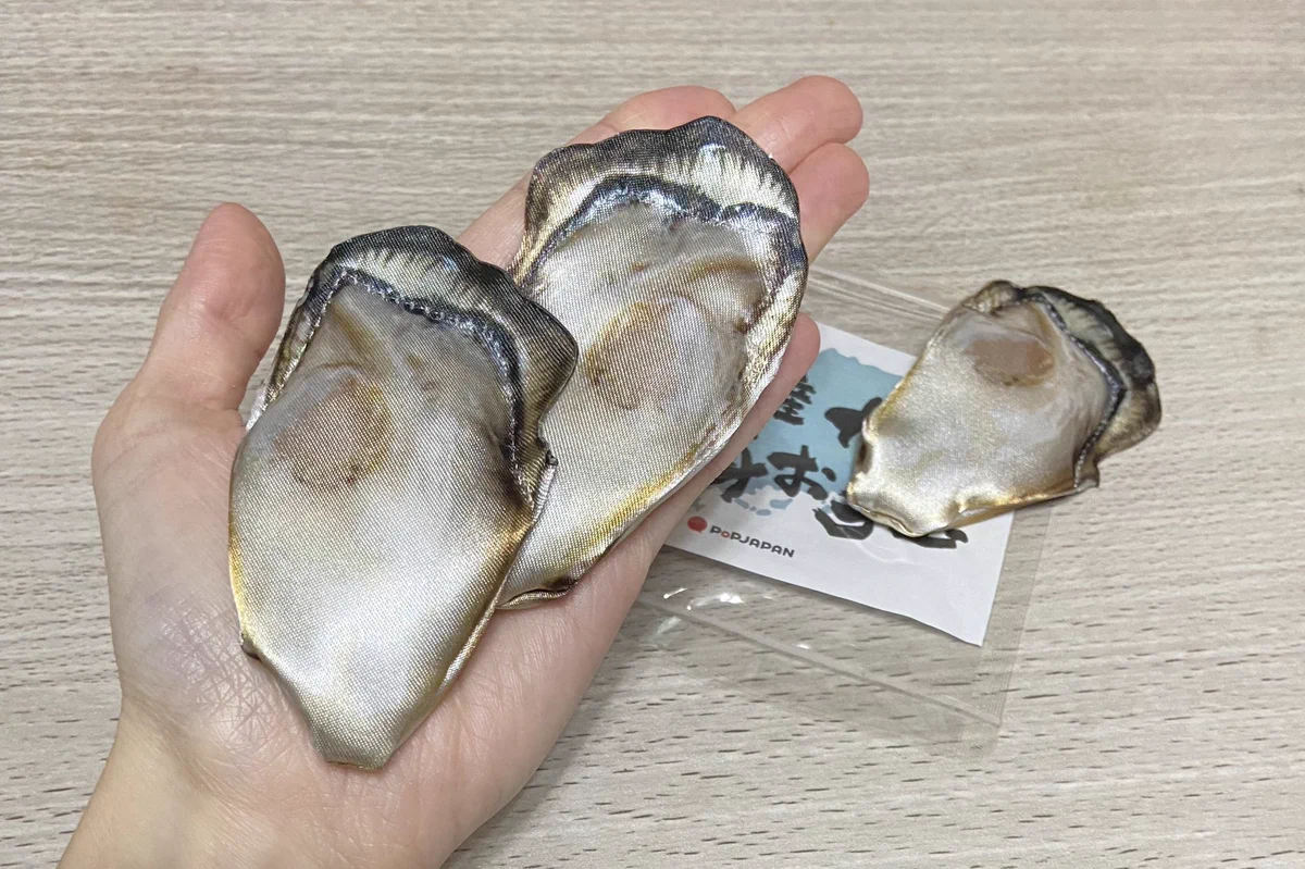 これって本物じゃないの！？思わず二度見する、牡蠣お手玉。