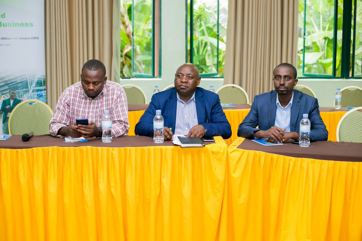 BRDbank's tweet photo. Aka kanya: @BRDbank iri muri @RubavuDistrict ahateraniye abacuruzi n’abanyenganda bo mu ntara y’uburengerazuba muri gahunda yo gusobanurira abagenerwabikorwa bayo uko babona inguzanyo ya #Hatana #ERF2 . https://t.co/u5CpvNEd64
