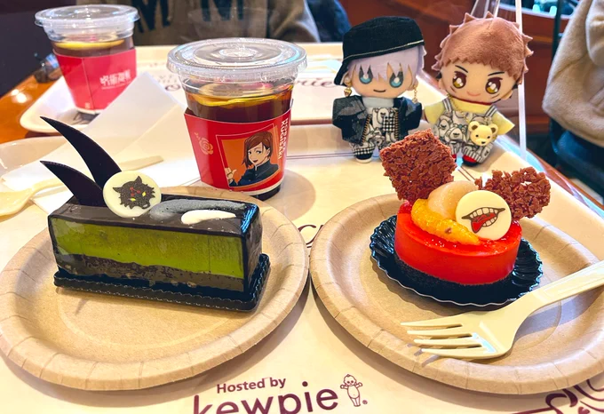 うにばでコラボフード満喫してきたどれもメチャメチャ美味しかったです!!寒かったのでローズレモンティーホットが体に沁みた…うまい…やっとぬい服デビューしたごゆぬいちゃん連れてこれたので満足 