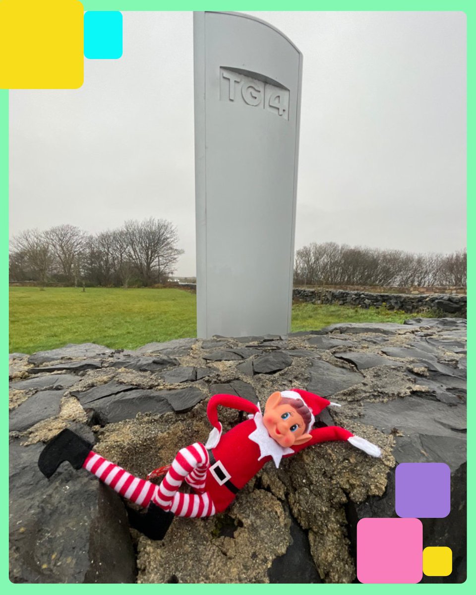 Cula4_TG4's tweet photo. Féach cé a thuirling lasmuigh de @TG4TV go luath ar maidin!!!!🎅🏻❤️🎄
 #elfontheshelf #anNollaig https://t.co/wjO9V5nuOi