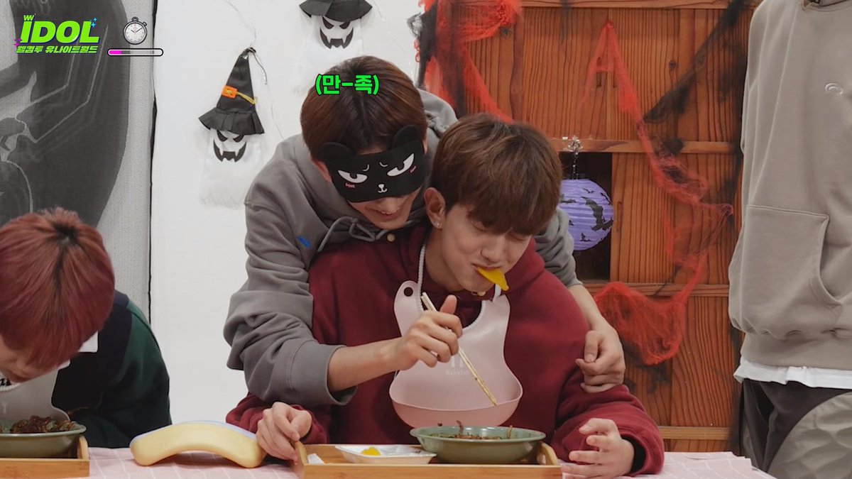W_IDOLW's tweet photo. 고생 끝에 ‘밥’이 온다🍚💗

배고플 울나이트 위해 #웰아월 이 준비한
✨스페셜한 먹방 TIME✨
(But,아주 특별한 방법으로..^^)

오늘도 사랑이 싹트는(?) #유나이트 월드  
게임은 게임일 뿐 오해하지 말자😉

🔽4화 보러가기🔽
https://t.co/iylCqO3txL

#YOUNITE #웰컴투_아이돌월드 @YOUNITE_offcl https://t.co/aLmm8trpIr