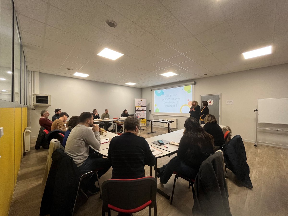 [EN LIVE] C’est parti pour le 7ème atelier du programme : 1 sandwich pour entreprendre ! 😍

Un atelier sur « Comment présenter mon projet à mon banquier ? » un grand merci à Murielle Jego du Crédit Mutuel de Bretagne pour son regard d’experte !