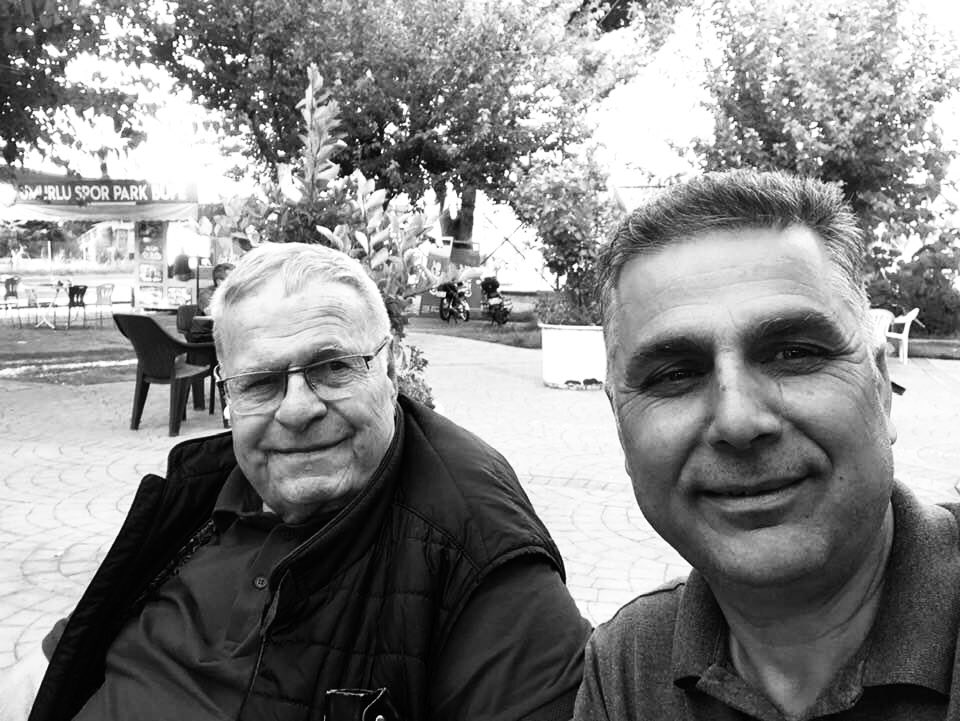 ResatSinan's tweet photo. Aydın’da çınar daha devrildi.
📌O,Aydın’ın en girişimci sanayicilerinden biriydi
📌O,Umurlu’nun efsanevi belediye başkanıydı
📌O,S.Demirel’in katıksız neferlerindendi
📌O,Siyasi ve kültürel bir ansiklopediydi
O,herkesin #Evranos Vardar’ı idi.
Mekanın cennet olsun değerli büyüğüm. https://t.co/YBPnqM9bwT