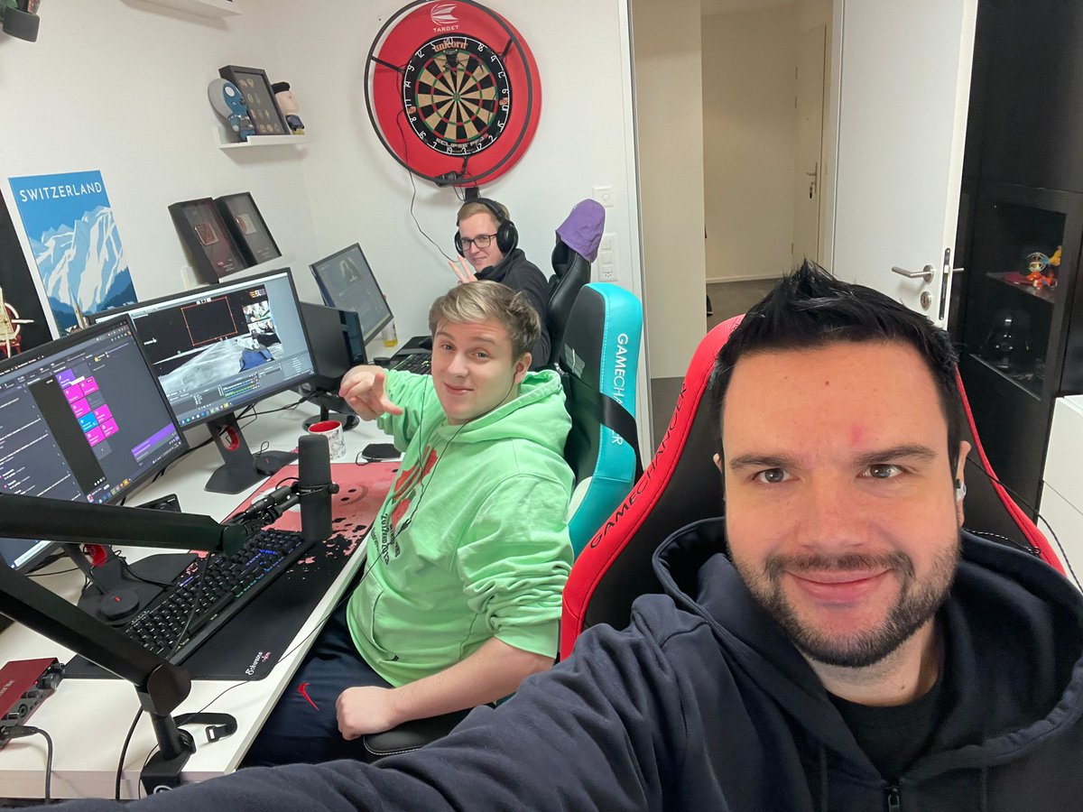 TrilluXe's tweet photo. 🎅TAG 1 - #STREAMZEMBER mit @BerniMad und @KevinSegalson 🎅

https://t.co/bGWksdyZTj https://t.co/9h85ArKpoC