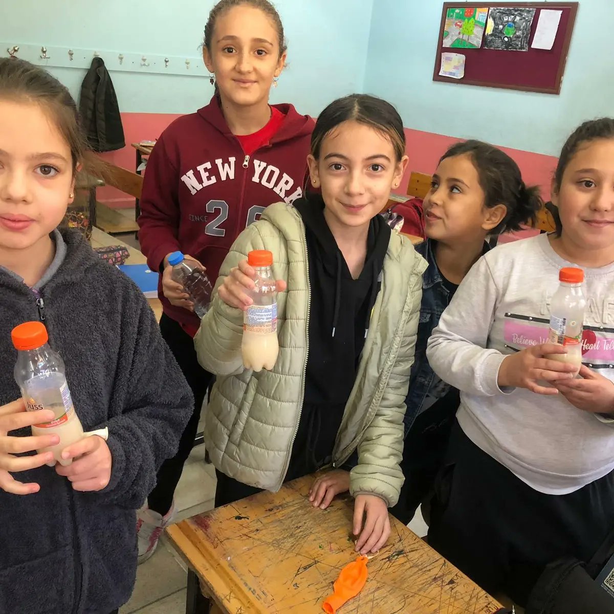 Okulumuz Fen Bilimleri öğretmeni Gamze SAĞLAM'ın 5.sınıf ögrencileri ile yapmış olduğu 'Mayalanma' adlı etkinliğinden görüntüler. <a href="/Aydin_MEM/">Aydın İl Millî Eğitim Müdürlüğü</a> <a href="/KoskMem/">Köşk MEM</a> <a href="/Selim_Karatas09/">Selim Karataş</a> <a href="/Murat051909/">Murat</a>