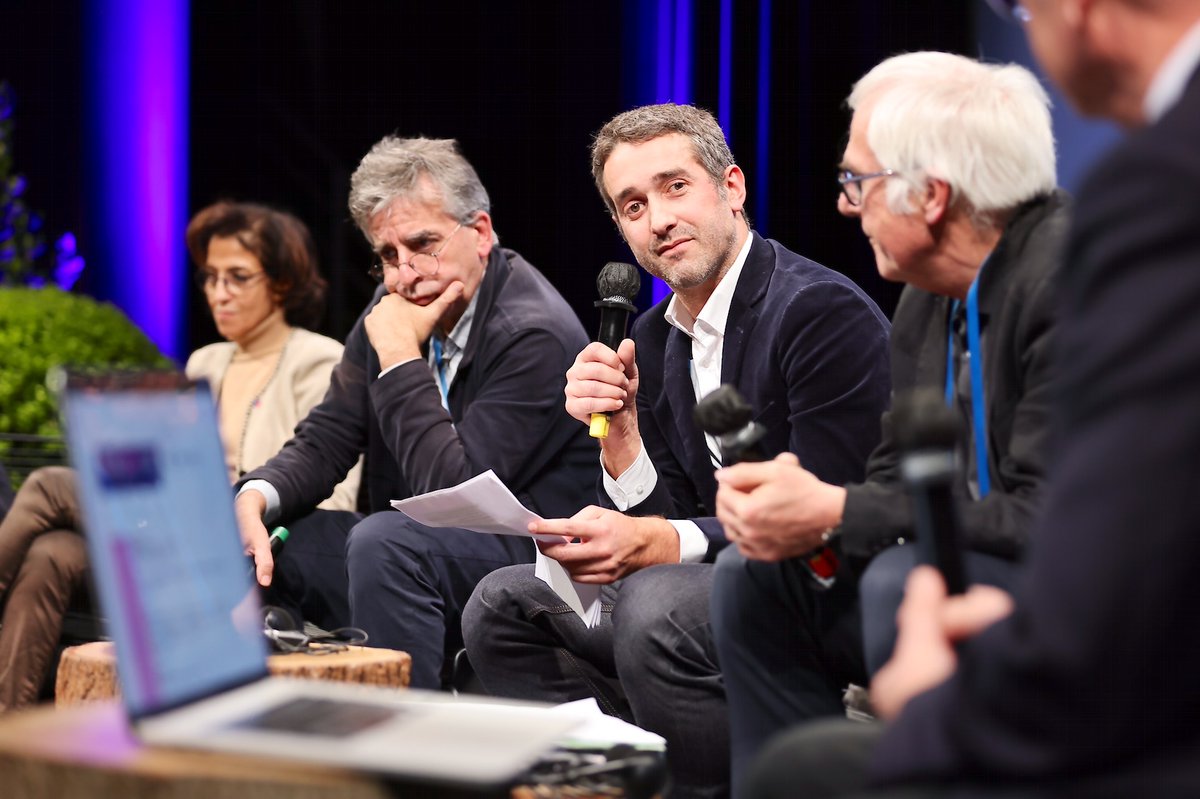 Samuel Galtié, Directeur national Santé Mentale de VYV3 <a href="/Groupe_VYV/">Groupe VYV</a>, rappelle 2 sujets majeurs : l'accès à l'emploi et le maintien à l'emploi qui peuvent provoquer des troubles psychiques. L'inclusion dans la ville passe par le travail et l'emploi.
#ColloqueVSM