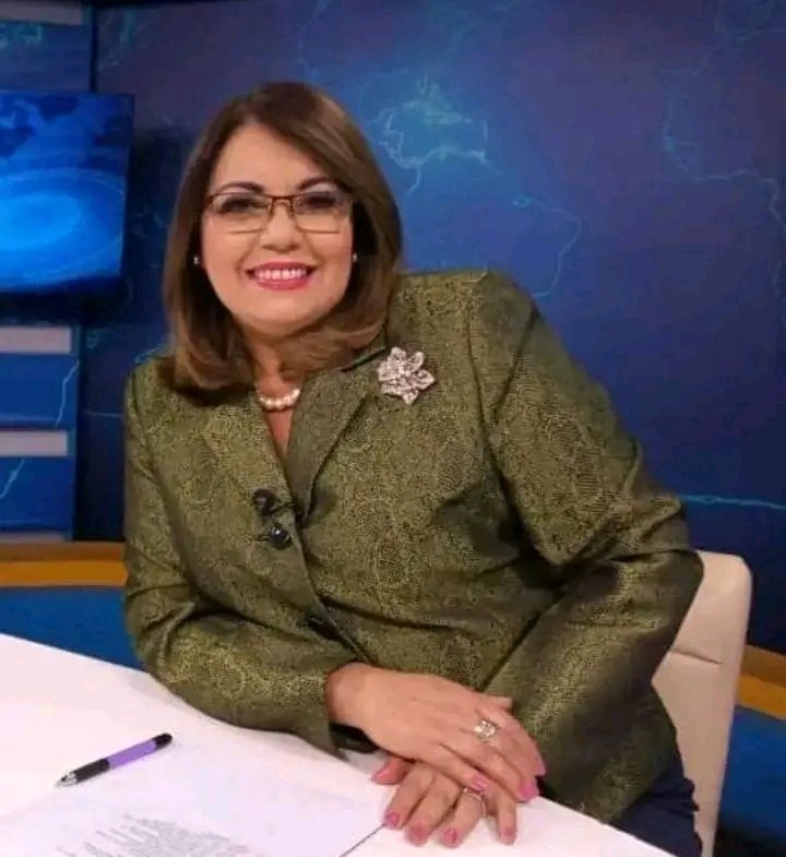 #CubaEsAmor.  Muchas felicidades Agnes Becerra, en el día del locutor, ejemplo de combinación donde fluyen AMOR, humanismo  y belleza. Muchas felicidades.❤❤