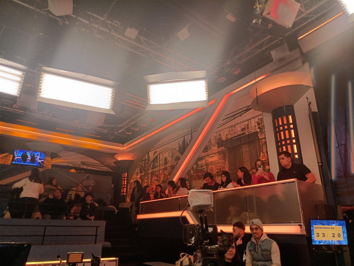 Meryjous's tweet photo. Ayer fuimos a divertirnos a El Hormiguero. Gracias @MarketTeacher por hacerlo posible!! https://t.co/DzLFrdizdi
