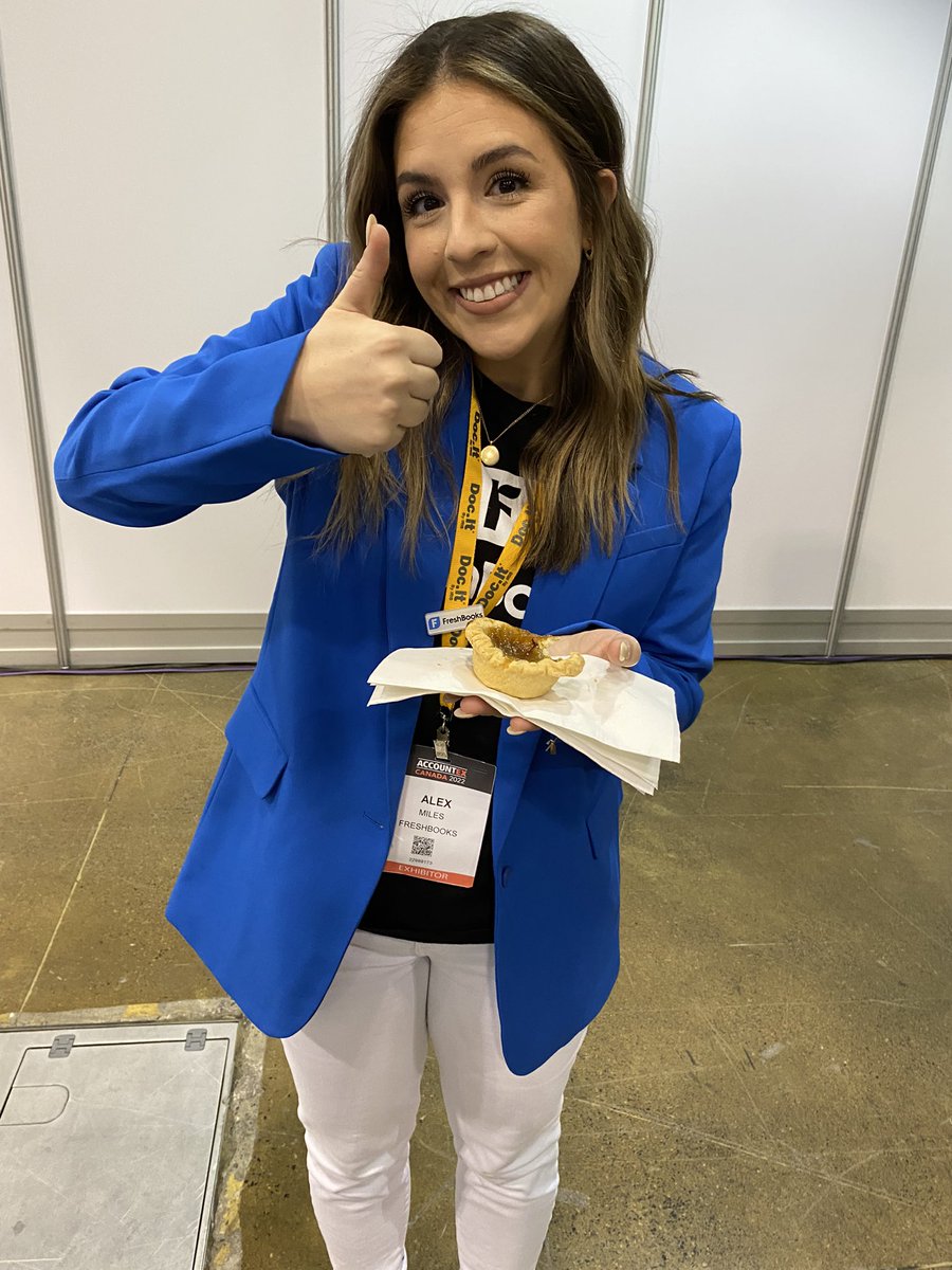 Fischbooks's tweet photo. One of my favourite things about conferences and events is sharing my favourite Canadian yummies with friends from other countries. @AlexxMiles__ looks pretty happy with her butter tart!! #myfreshcommunity #AccountexCanada #Accountex2022 @FreshBooksAccts @freshbooks https://t.co/aQ103V1J0S