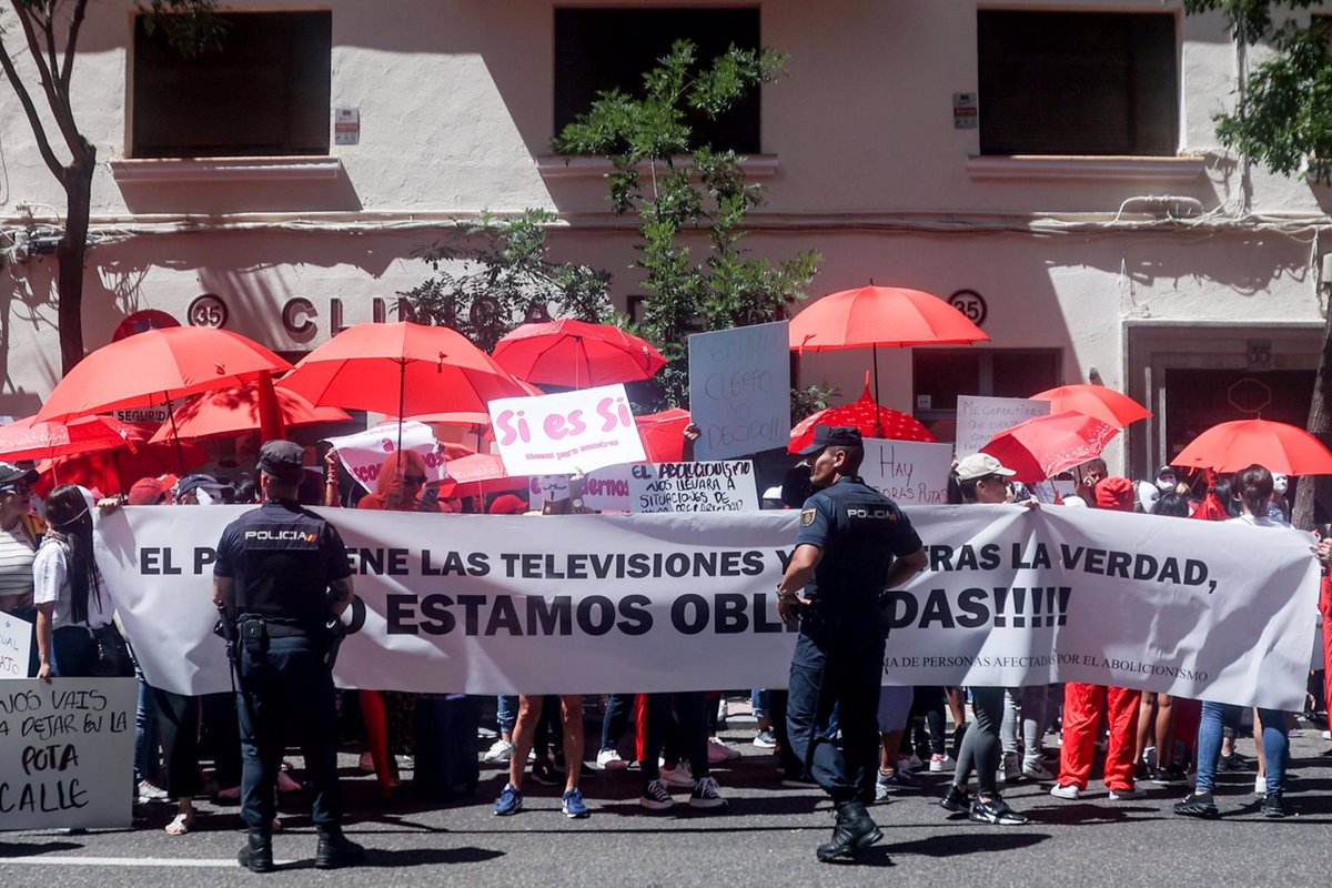 Yo estaré siempre a favor de todas las movilizaciones que luchen por nuestros derechos y a favor del trabajo sexual. Hoy es un día de lucha, un día importante para todas nosotras, seguimos en pelea. Juntas podemos conseguirlo #StopAbolición #IreneMonteroDimisión #StopLeyTrans