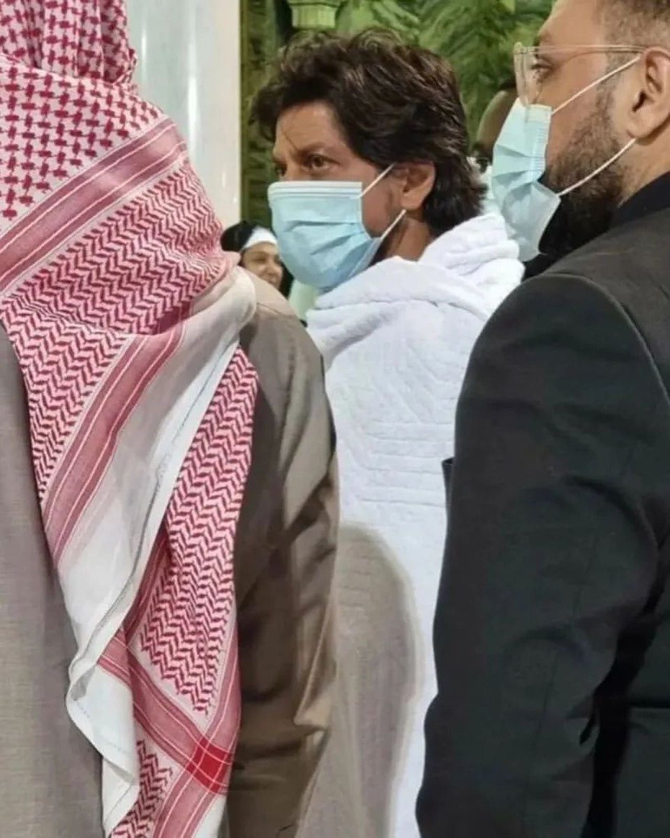 Koimoi's tweet photo. Shah Rukh Khan Performs Umrah At Mecca After Wrapping Up Dunki Shoot In Saudi Arabia

#Koimoi #shahrukhkhan #Umrah #Mecca #Dunki #Bollywood #ViralPhotos https://t.co/dSmrHeYM2O