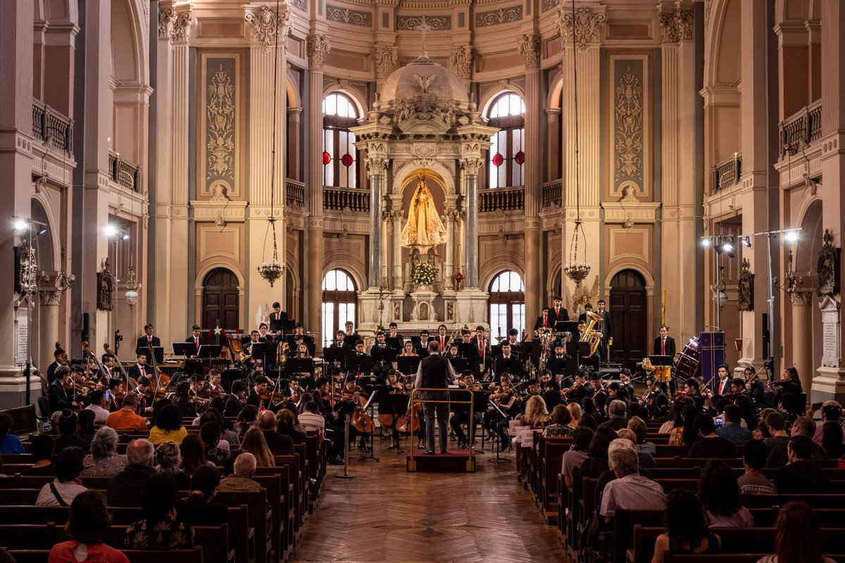 FOJIChile's tweet image. La OSNJ presentó “Latitudes” en el Teatro CorpArtes, y en la Iglesia de la Divina Providencia🎼

Bajo la dirección Rodolfo Saglimbeni, interpretaron “Suite Latinoamericana” de Luis Advis, y “Sinfonía N°6” de Ludwig van Beethoven.

#FOJISomosTodosyTodas #ComunidadFOJI #OSNJ
